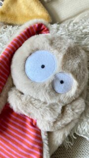 ✨ Le doudou lapin Maxichou ! ✨

Avec ses maaaxi-oreilles, sa fourrure toute douce, et une couleur de ventre et oreilles au choix, vous pouvez créer un doudou vraiment unique, et trop chou ! 🥰

Tissus unis, à reliefs, à rayures, à pois, multicolores, tout doux, en coton ou encore en fourrure, vous ne manquerez pas de possibilités de personnalisation !

Alors, quelle association de couleurs et matières allez-vous choisir ? 😍

—————

* Céline, créatrice et reproductrice de vos doux compagnons *
- Créations artisanales et originales de doudous - Reproduction et sur-mesure -

#doudoufaitmain #doudoucousumain #doudoupersonnalisé #doudoulapin #creationsfrancaises fabriqueenfrance doudounaissance creationartisanale peluchefaitmain